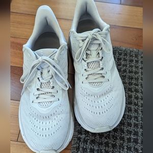 Hoka Araho Women's 11 almost new